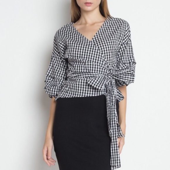 🆕Cassidy Gingham Puff Sleeve Wrap Top - Picture 5 of 8